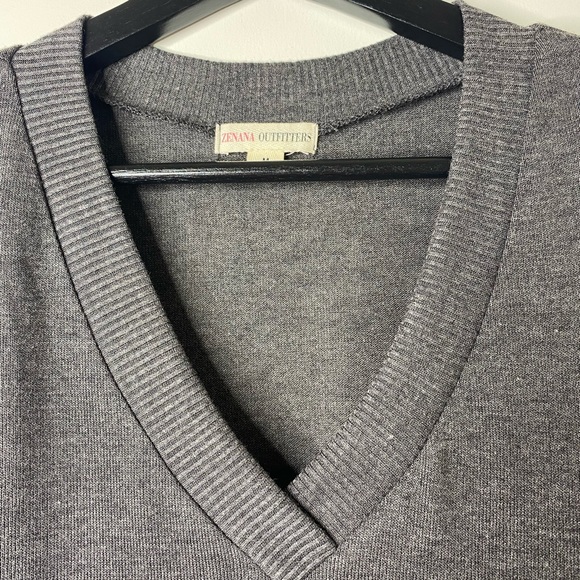 Zenana Outfitters Sweater Dress. V-Neck. Short Sleeve. Ruched. Gray. Medium. - Picture 4 of 11